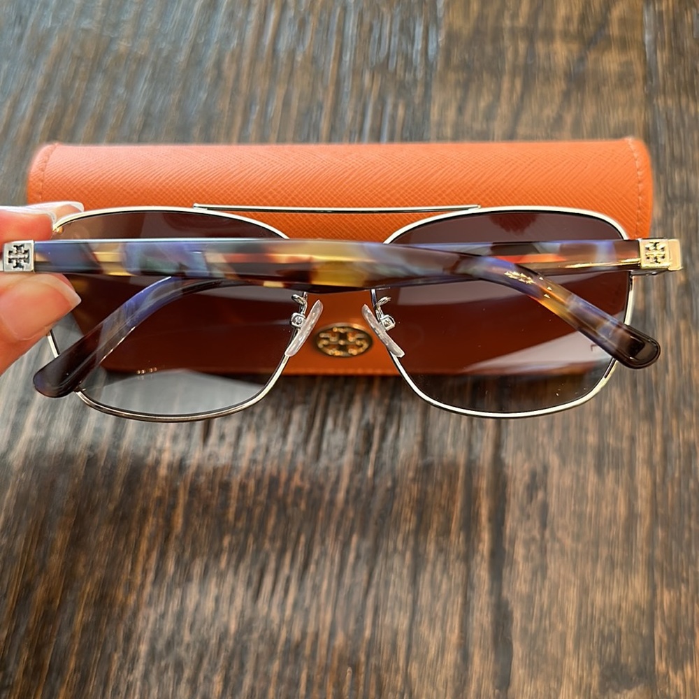 Tory Burch Aviator Sunglasses. Silver with Blue/Brown Tortoise. No scratches!!!